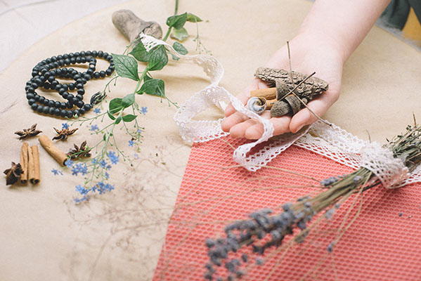 Forget-me-nots and rosary beads