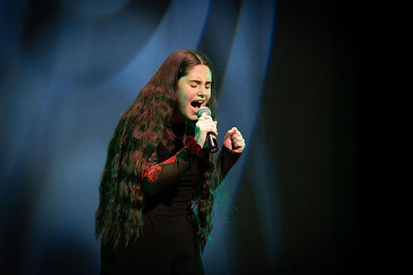 Southern-Cross-Catholic-College-Burwood-student singing